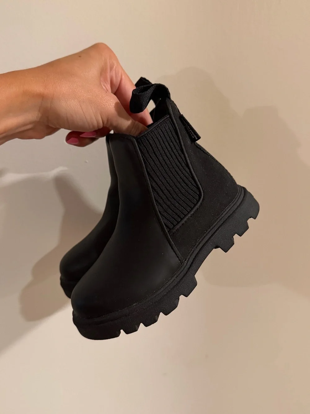 NWOT native walker/toddler chelsea boots black - classic slip on ankle boot